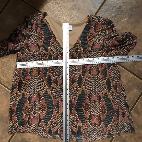 Adrienne Multicolor V-Neck Blouse Size Medium #2169 - Picture 4 of 5